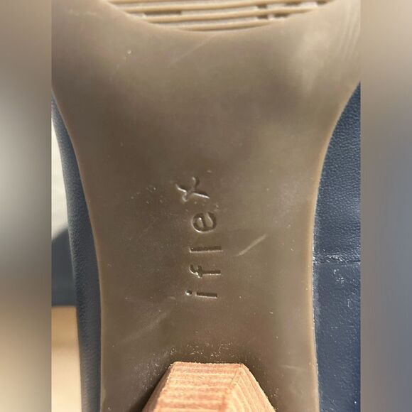 Anne Klein Iflex Navy Blue Leather Pumps Size 6.5 M - Picture 9 of 10